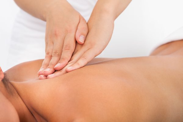 canstockphoto16331732 Therapie psychocorporelle massage dos toucher réparateur