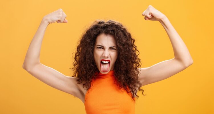 Freepik waistup-shot-cool-daring-caucasian-female-orange-top-with-tattoo-arm-frowning-making-fu Retrouver la joie, son dynamisme