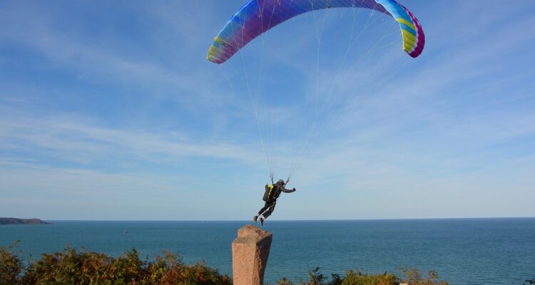 HYPNOSE ET PRÉPARATION MENTALE - Image d'un parapentiste