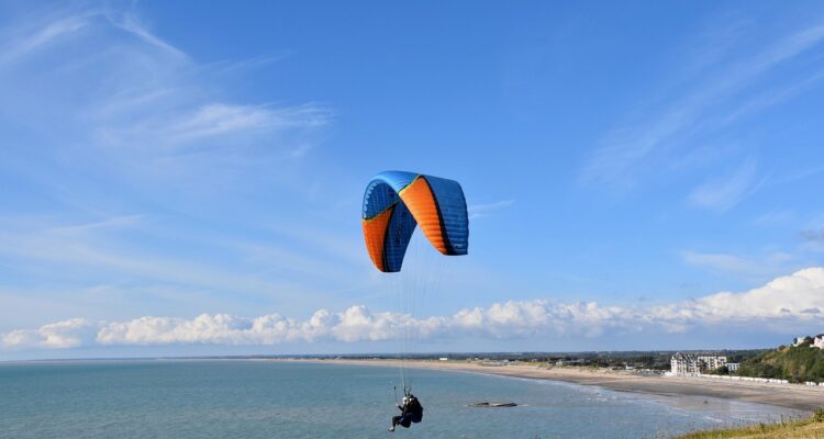 HYPNOSE ET PRÉPARATION MENTALE - Image d'un parapentiste